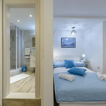 Gloria Apartment *